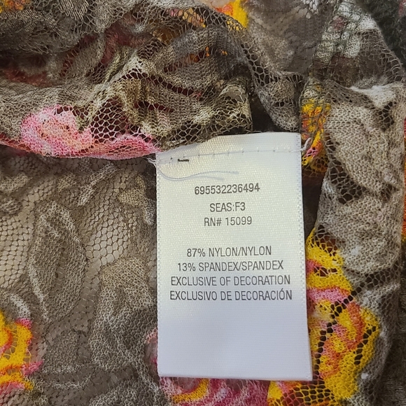 Bongo Floral Lace Top w/ faux Leather Trim- Small- NWT - Picture 4 of 4